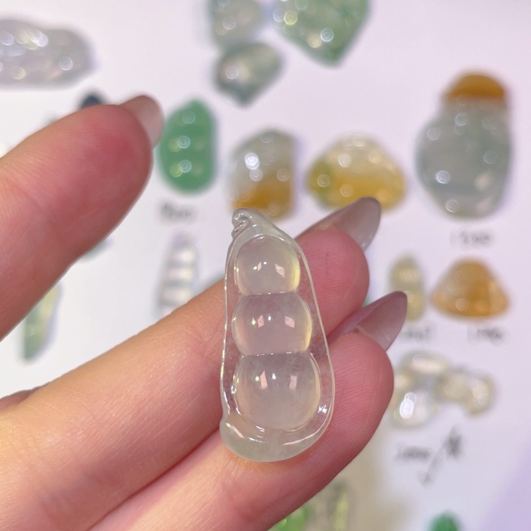 翡翠未镶嵌颈饰裸石