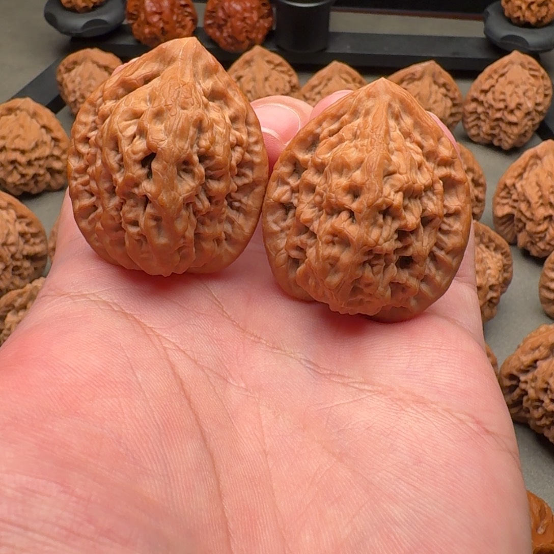 文玩核桃吊坠金公子38+