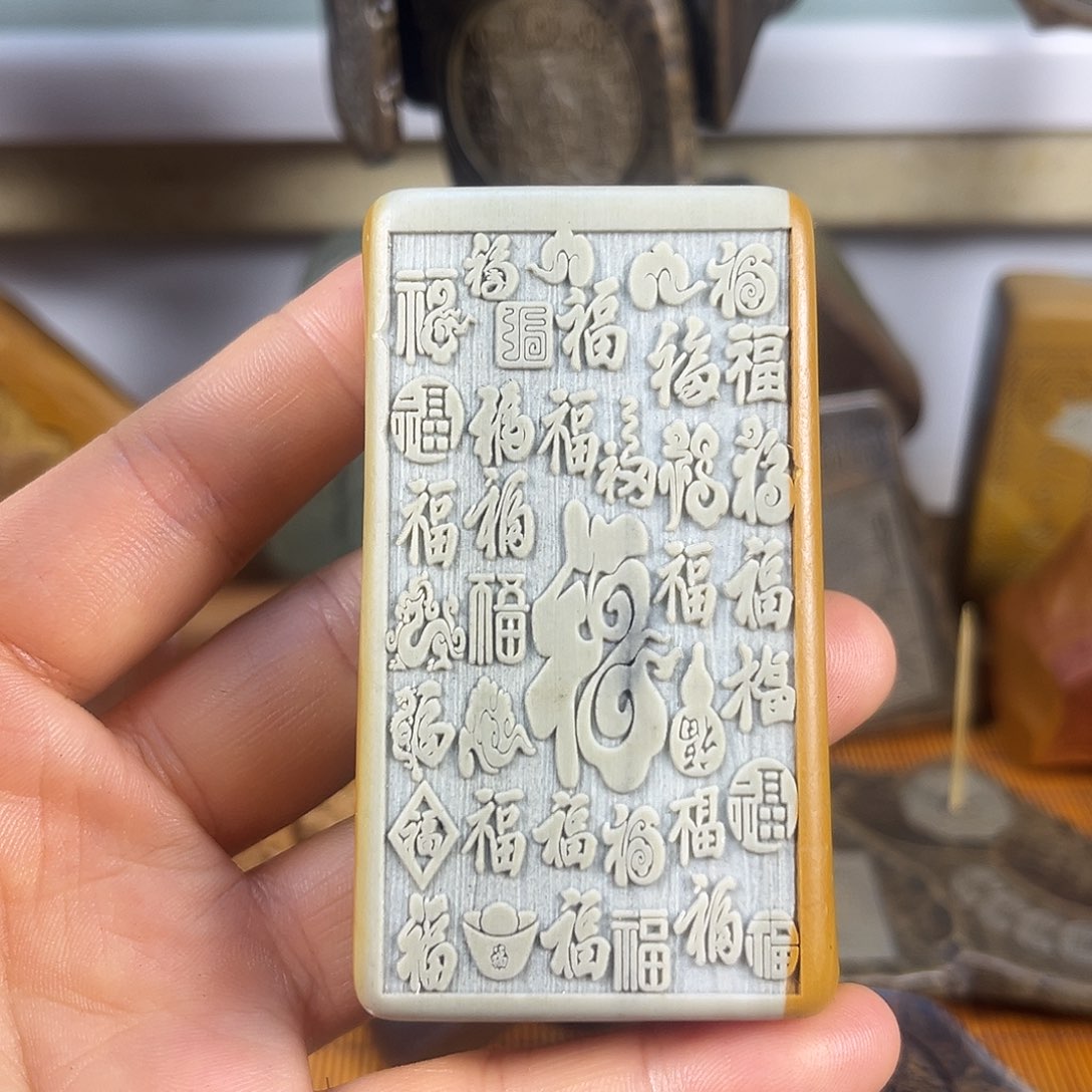 新疆原石雕刻手把件