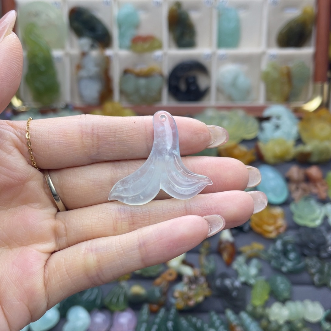 蛇纹石玉未镶嵌颈饰