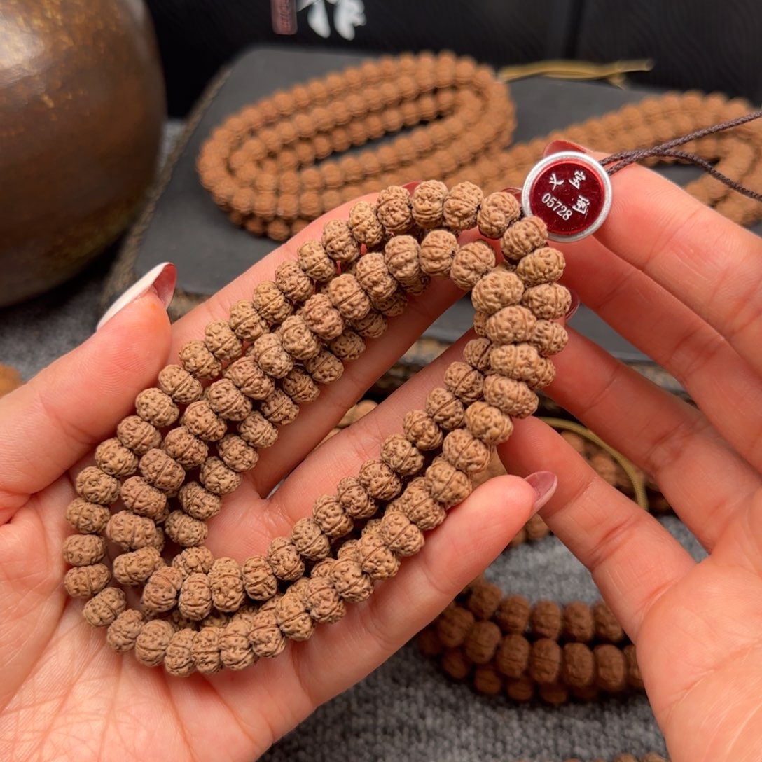 嗷***。金刚菩提吊坠原生态