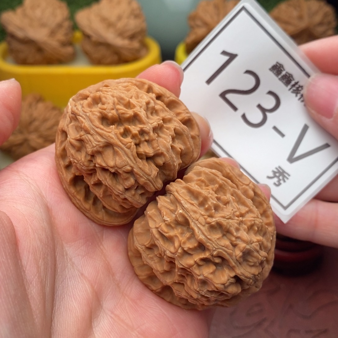 文玩核桃把件从三角白41