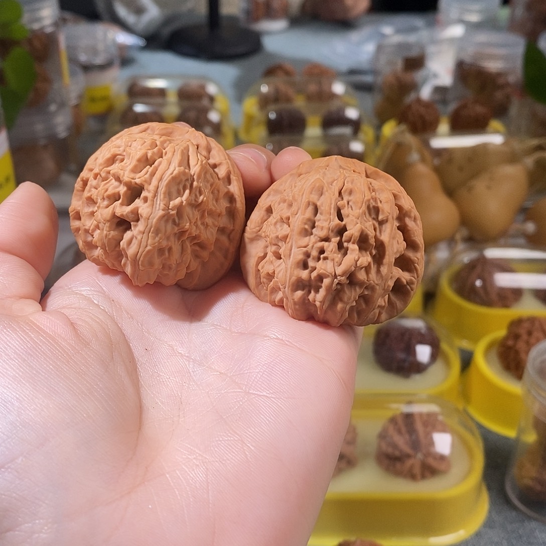 ￴***￴吊坠文玩核桃全品白狮子44尺