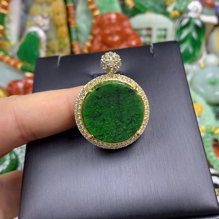 翡翠未镶嵌吊坠(赠链)