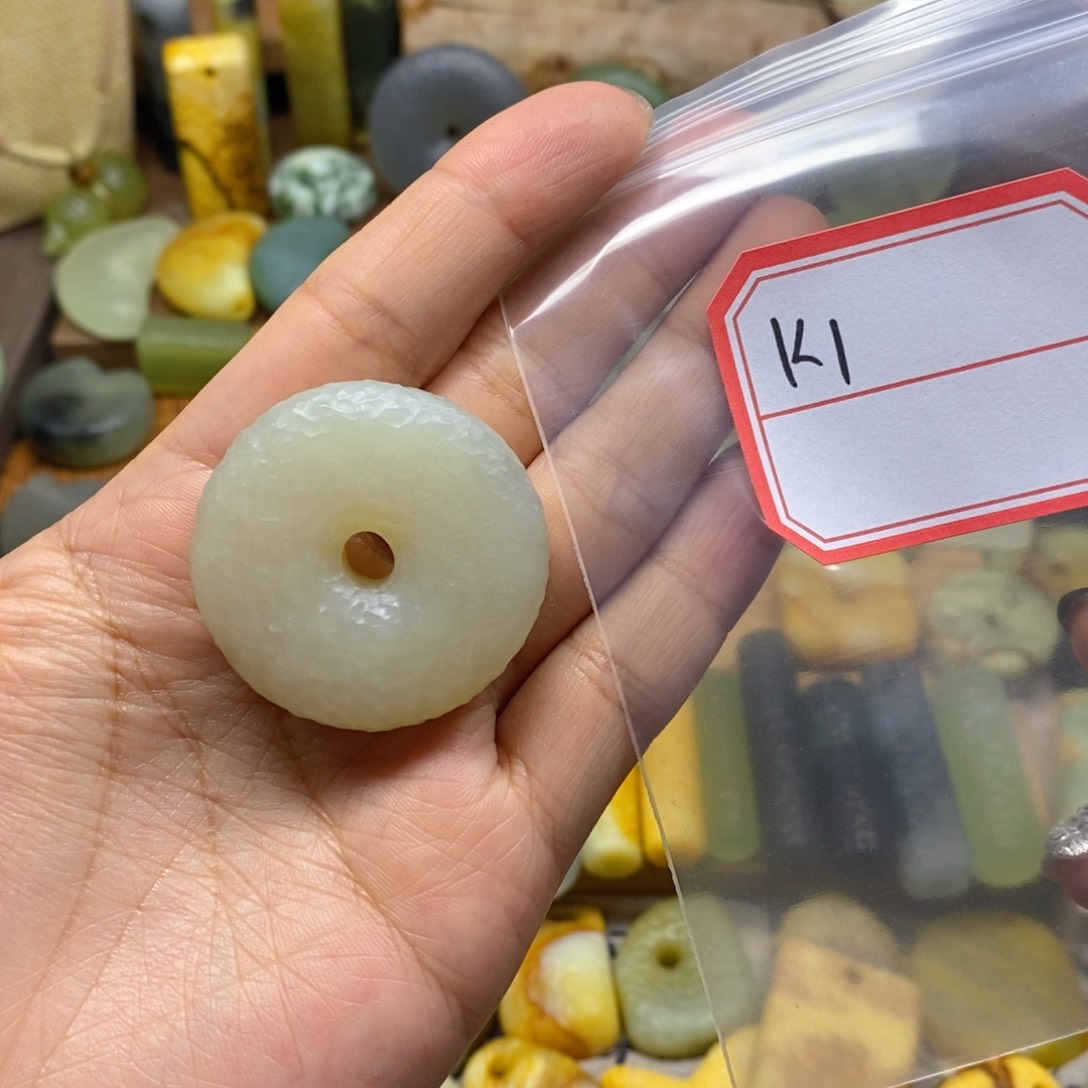 未镶嵌蛇纹石玉颈饰家***喵