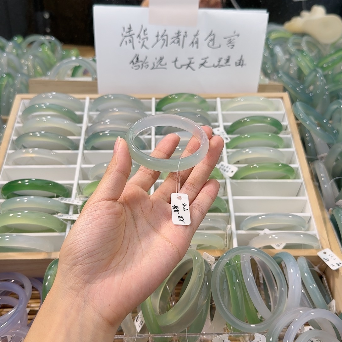 玛瑙/玉髓未镶嵌手镯圈口50.6