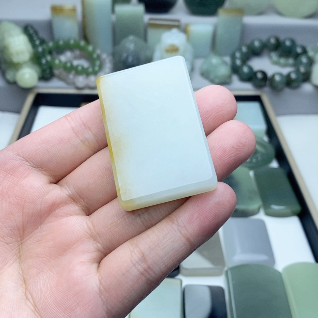 和田玉颈饰未镶嵌梦**长