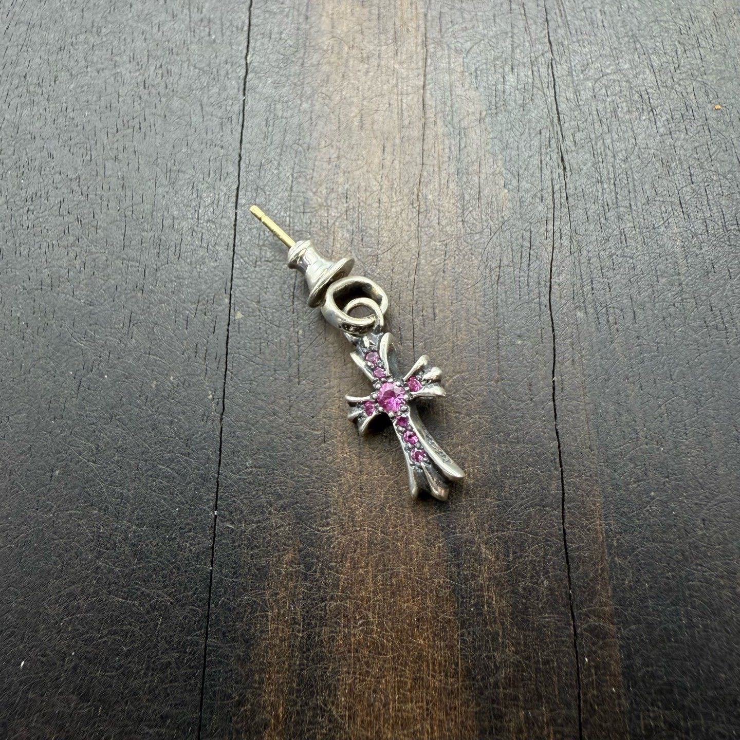 Chrome Hearts 克罗心 粉钻babyfat耳钉