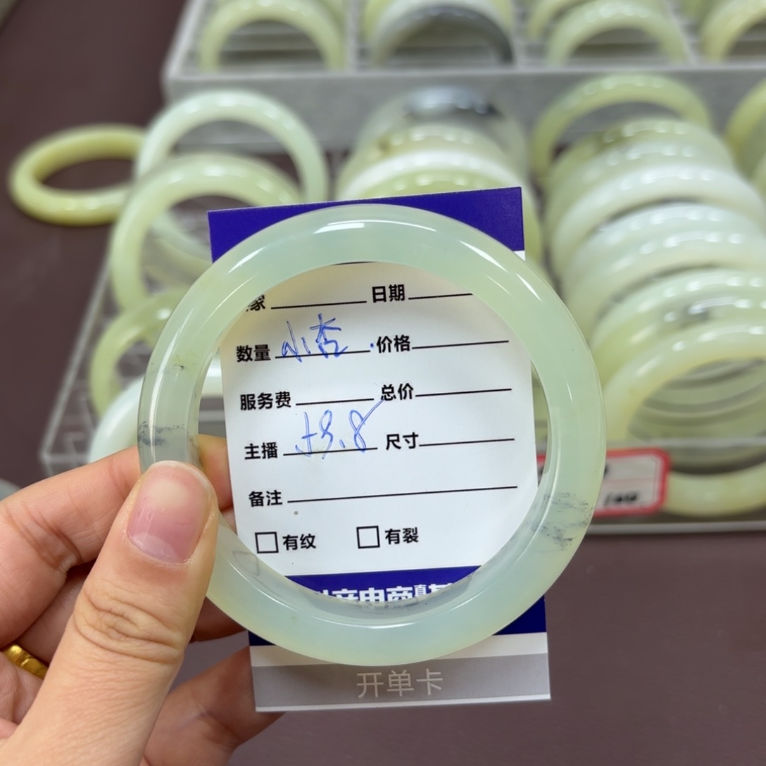 岫玉手镯未镶嵌小*韵天然