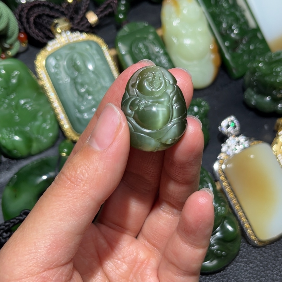 s***n和田玉未镶嵌颈饰