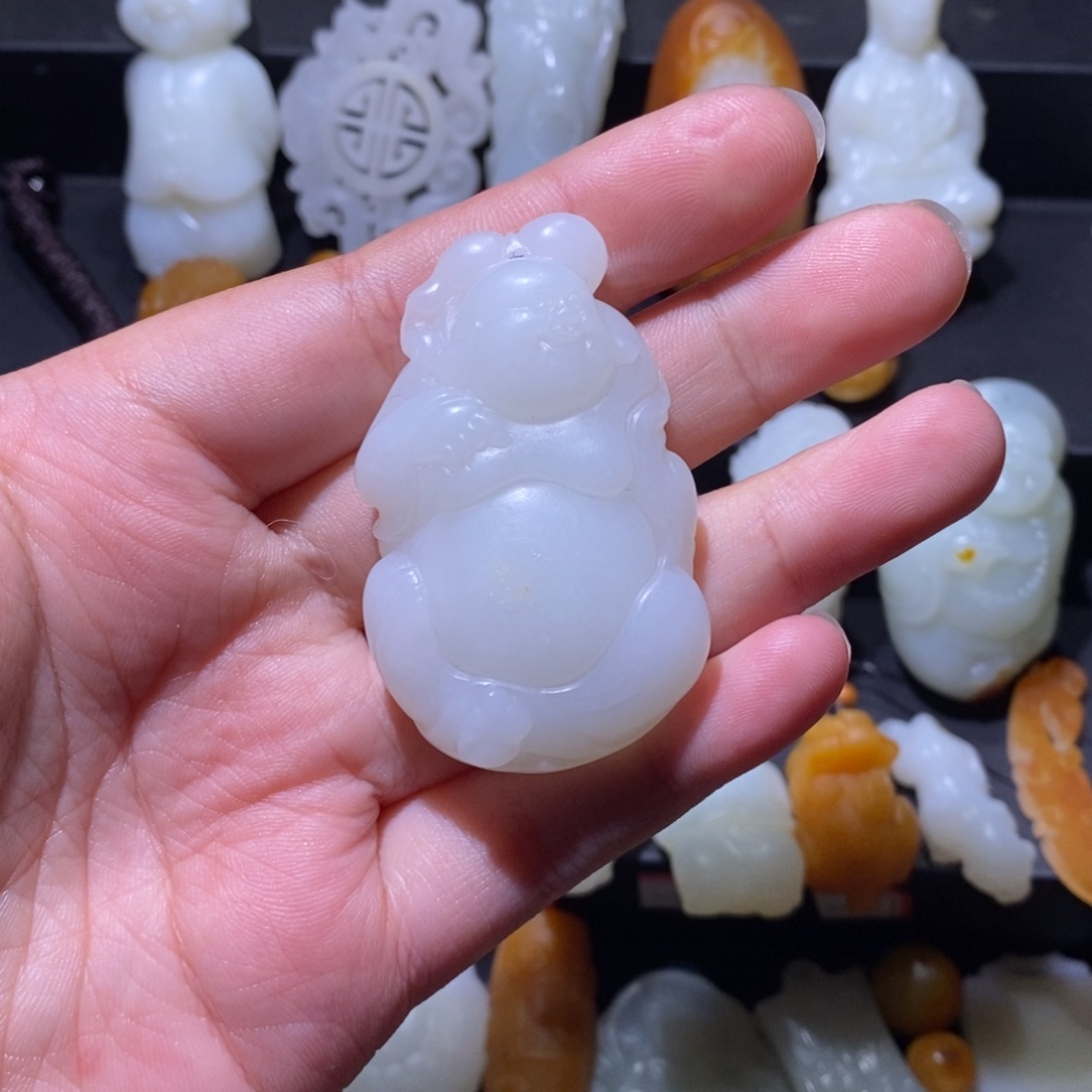 我***字和田玉未镶嵌颈饰