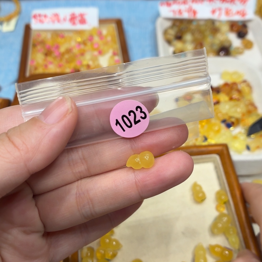 琥珀未镶嵌珠宝奇石