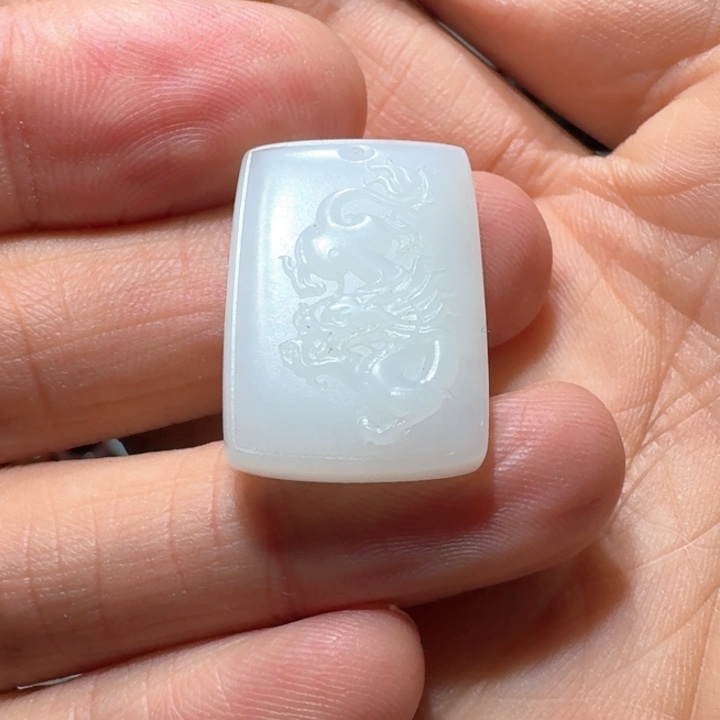 和田玉颈饰未镶嵌和田玉龙牌吊坠