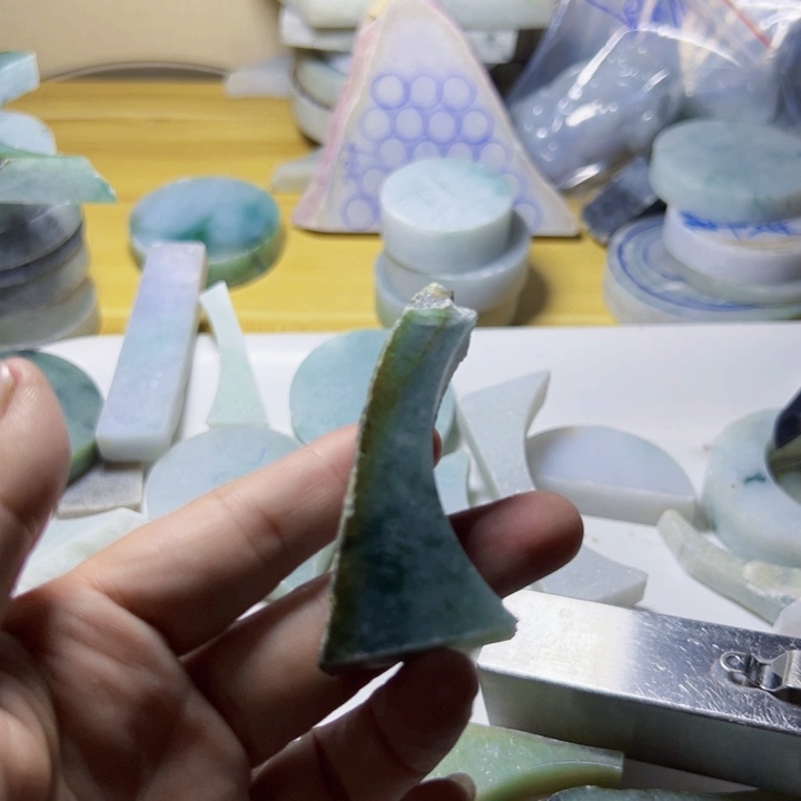 翡翠未镶嵌颈饰诺****9