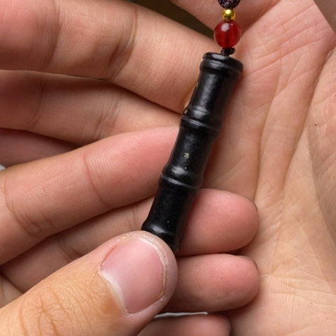 独***方和田玉未镶嵌颈饰