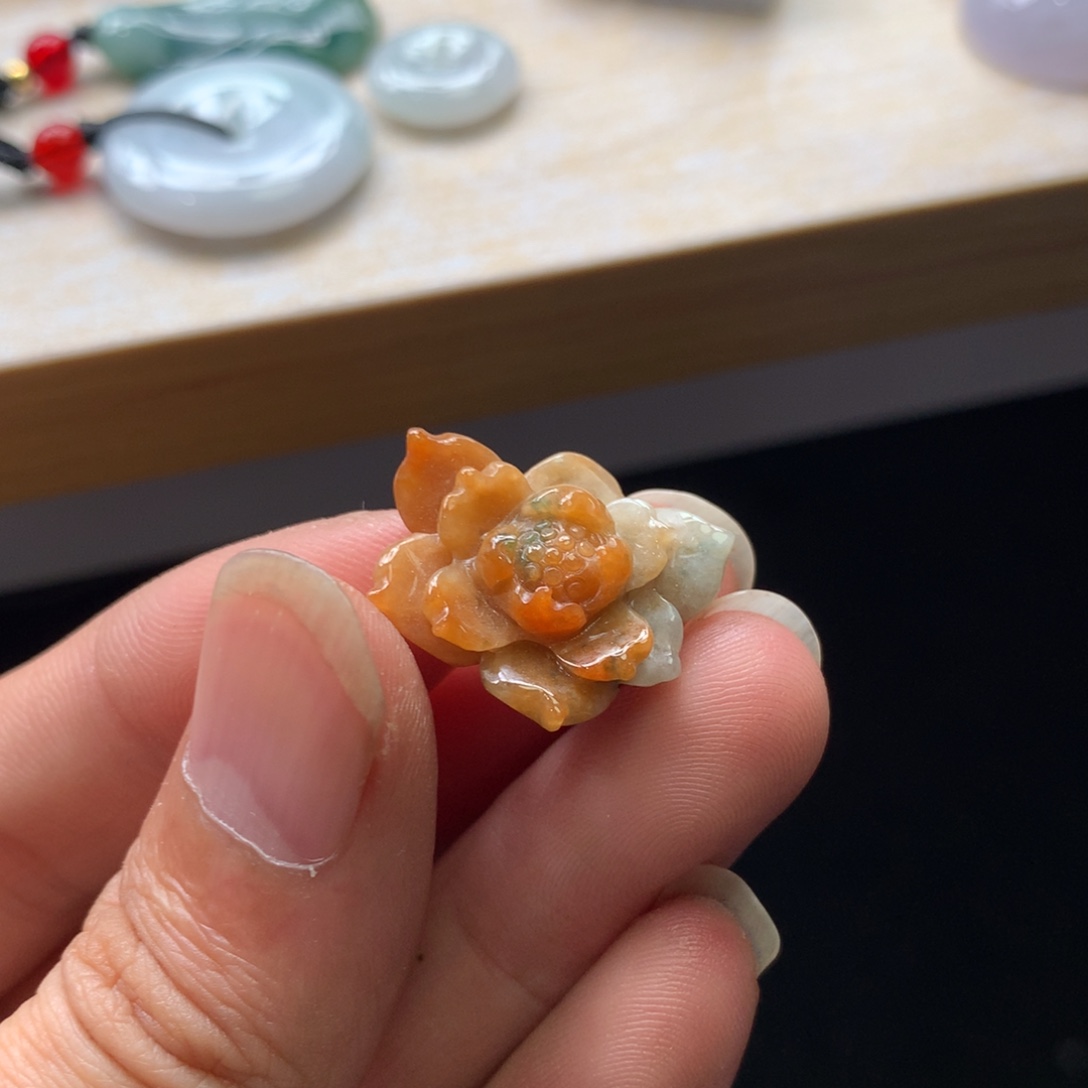 翡翠未镶嵌颈饰吊坠