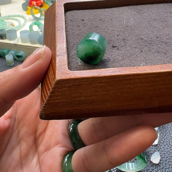 定制翡翠未镶嵌翡翠