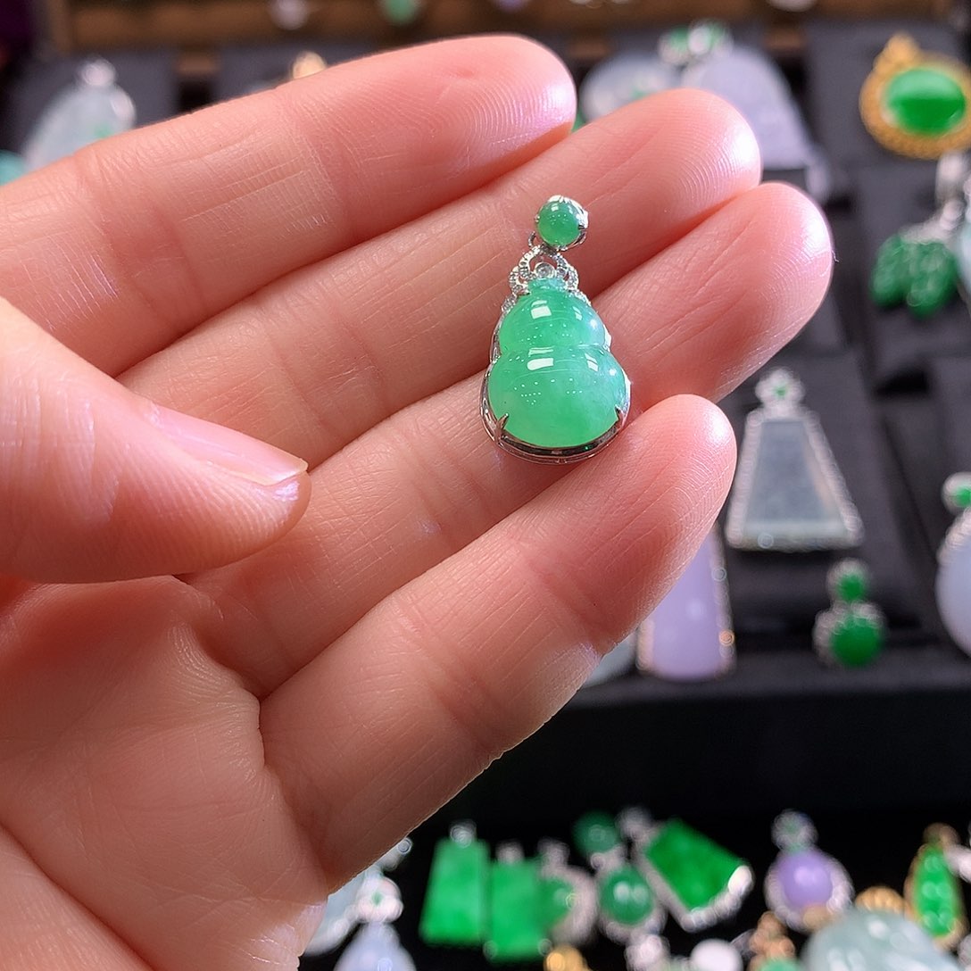 翡翠颈饰18K金镶嵌葫芦