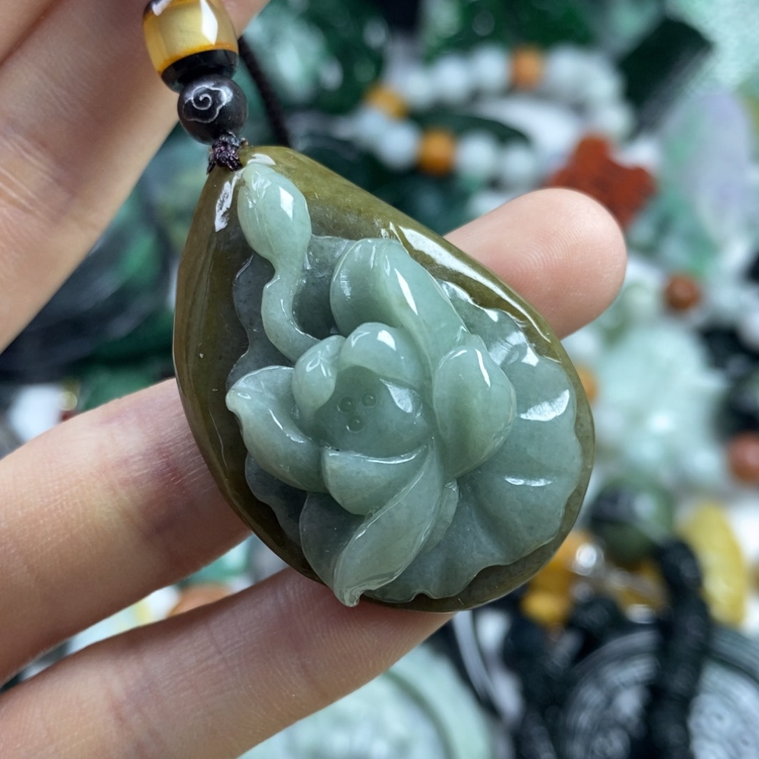 翡翠颈饰未镶嵌吊坠