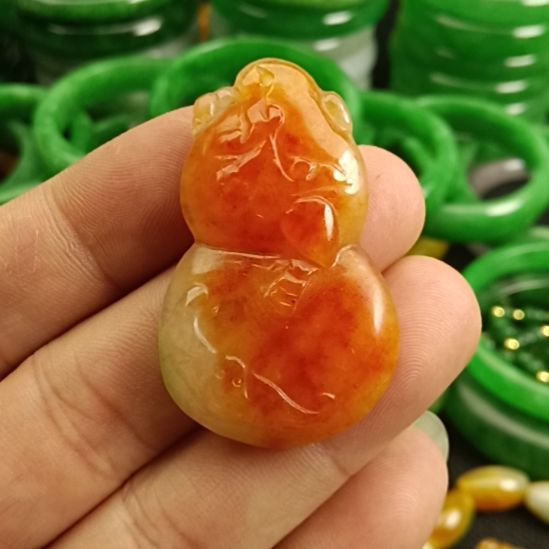 翡翠颈饰未镶嵌翡翠