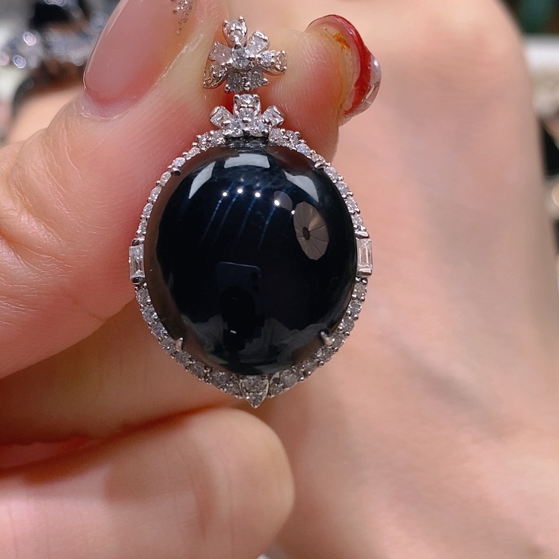 翡翠颈饰18K金镶嵌吊坠