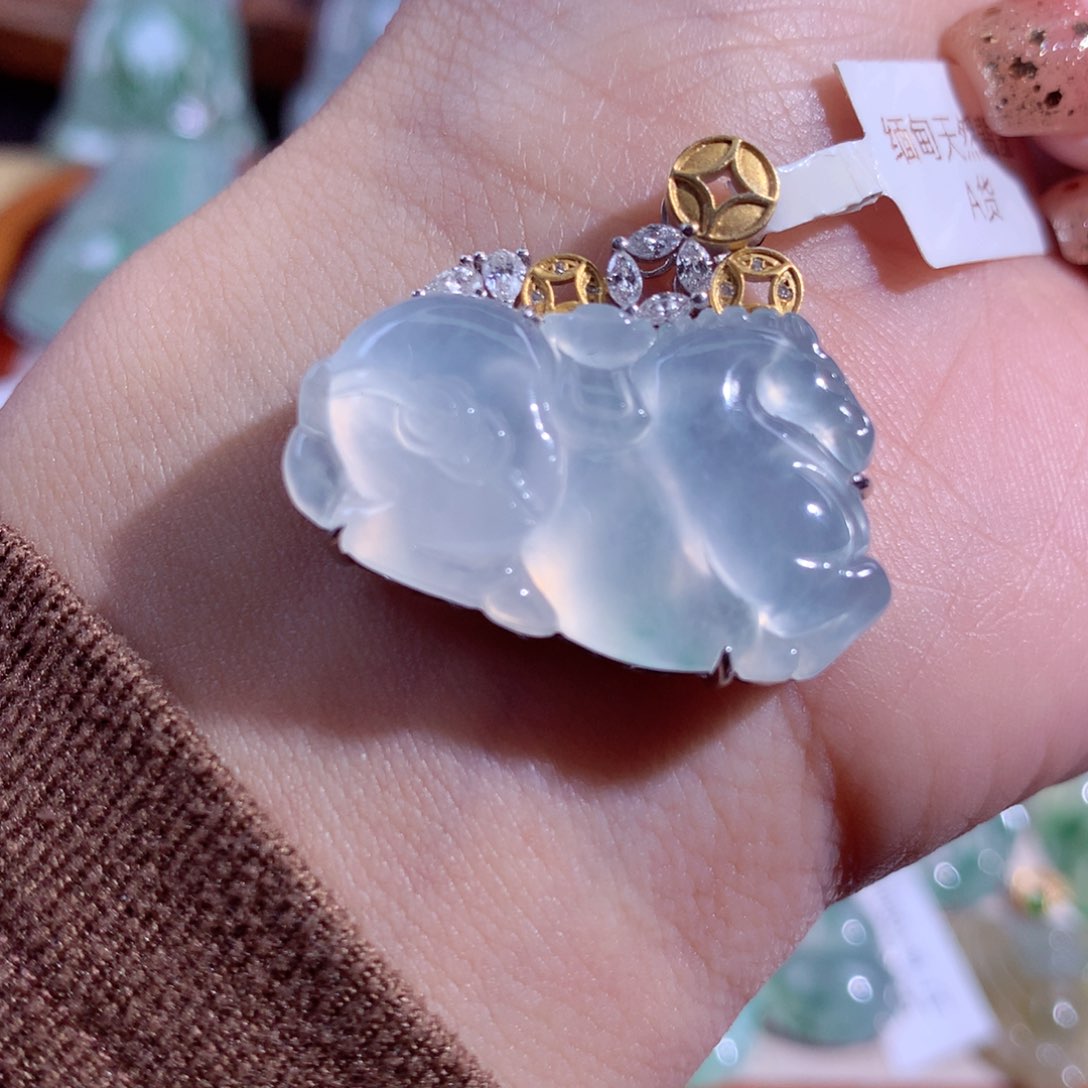 翡翠吊坠(不含链)18K金镶嵌冰马上成功