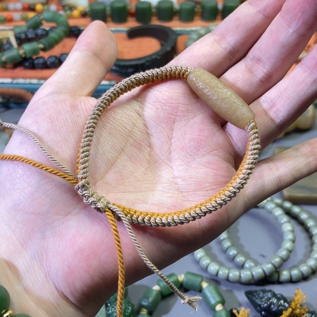 和田玉颈饰未镶嵌