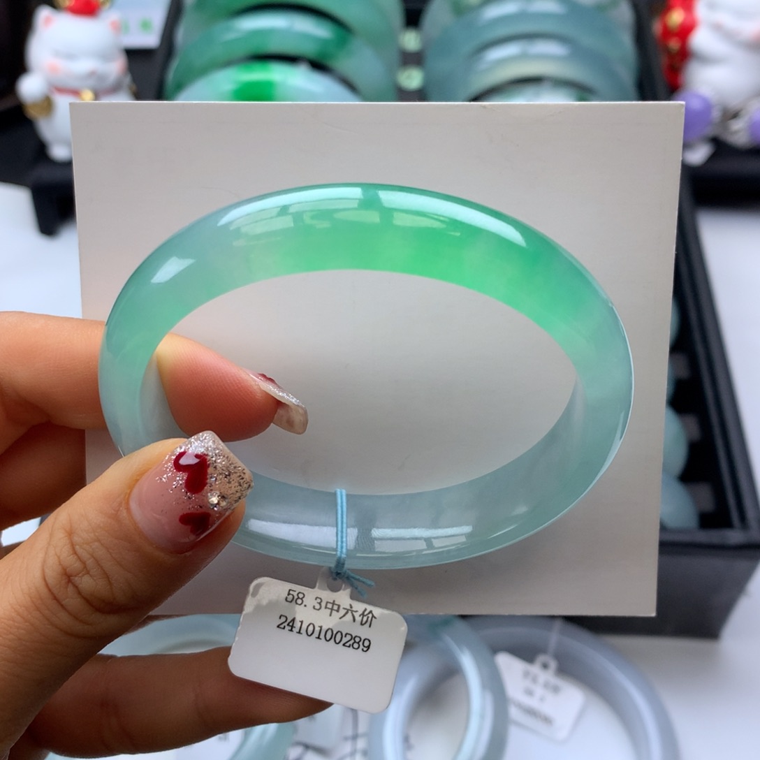 翡翠手镯未镶嵌冰阳绿贵妃圈