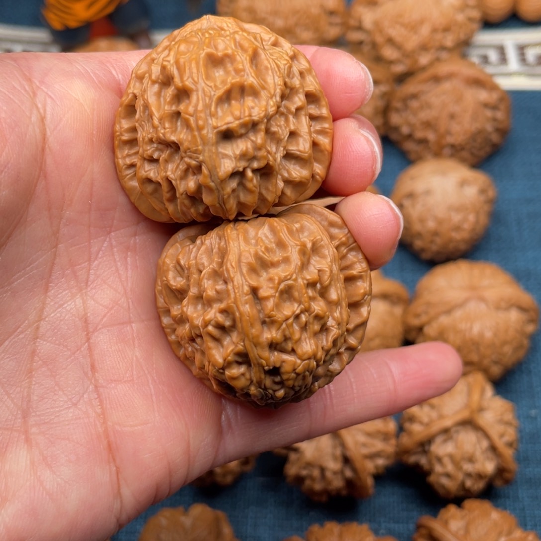 文玩核桃把件37全品精品三角白