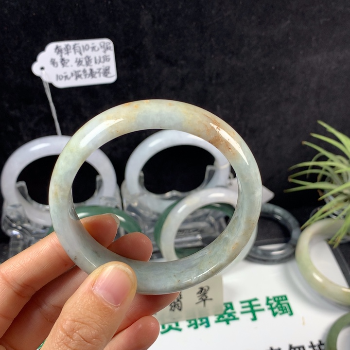 翡翠未镶嵌手镯5号。 56圈