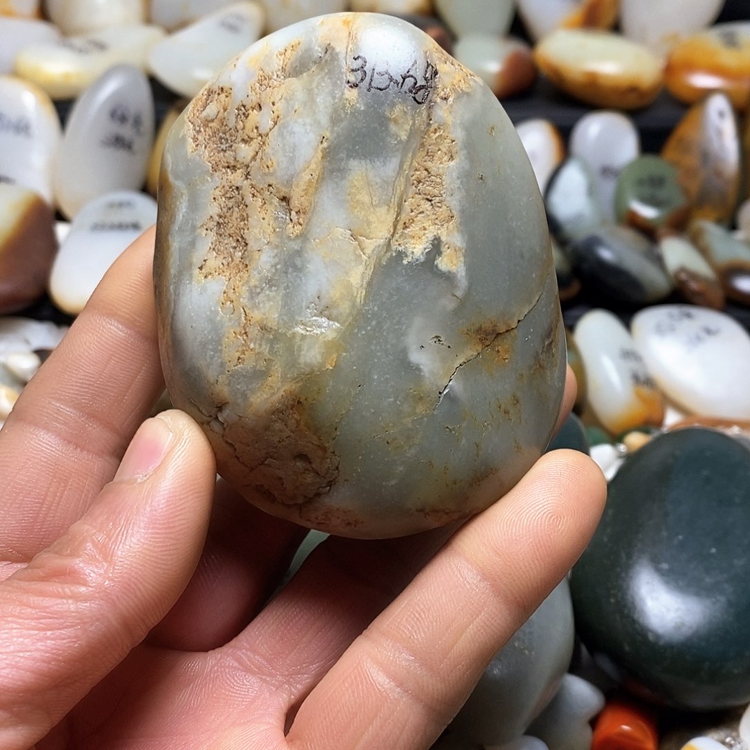 和田玉颈饰未镶嵌手把件原石