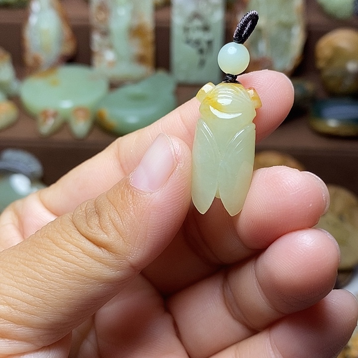 颈饰未镶嵌岫岩河磨玉（透闪石质玉）