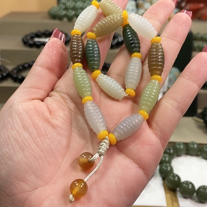 和田玉颈饰未镶嵌