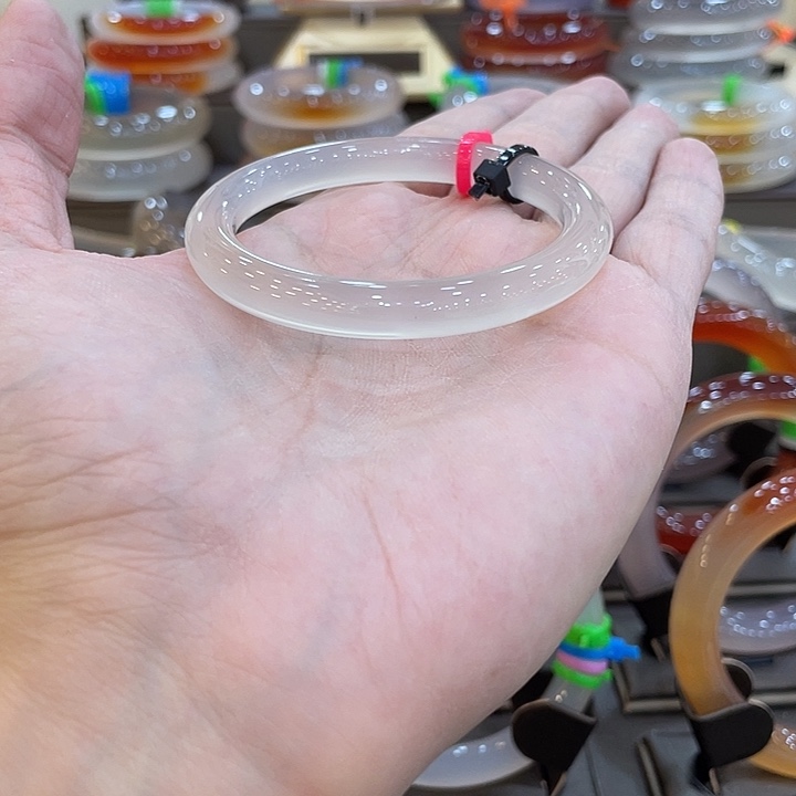 玛瑙/玉髓手镯未镶嵌