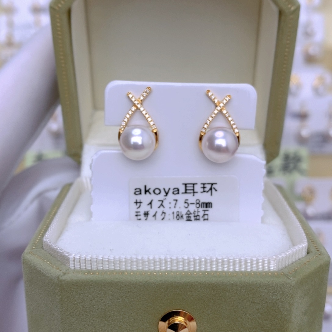 18K金镶嵌海水珍珠耳饰