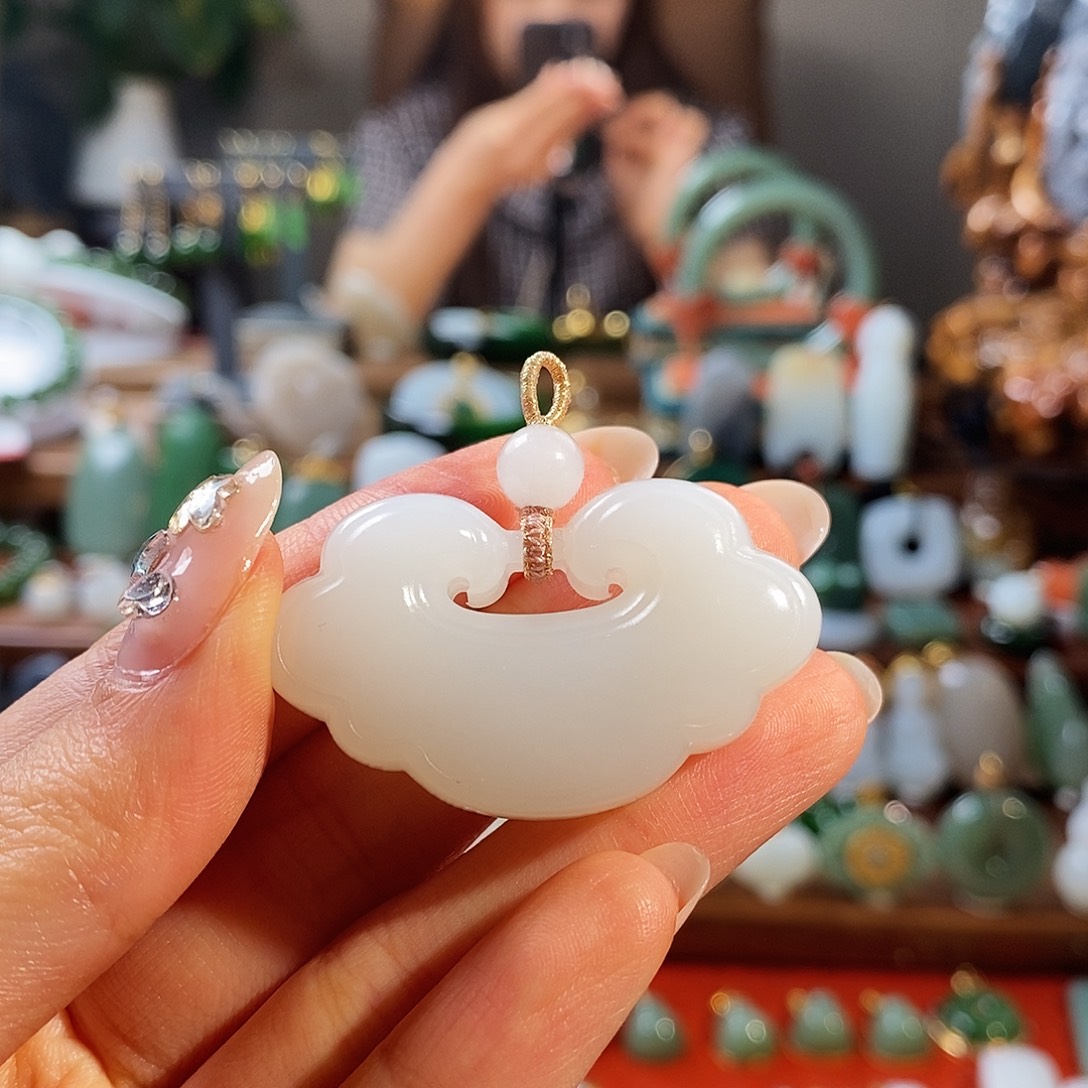 微***吊坠(不含链)未镶嵌和田玉（白玉）T