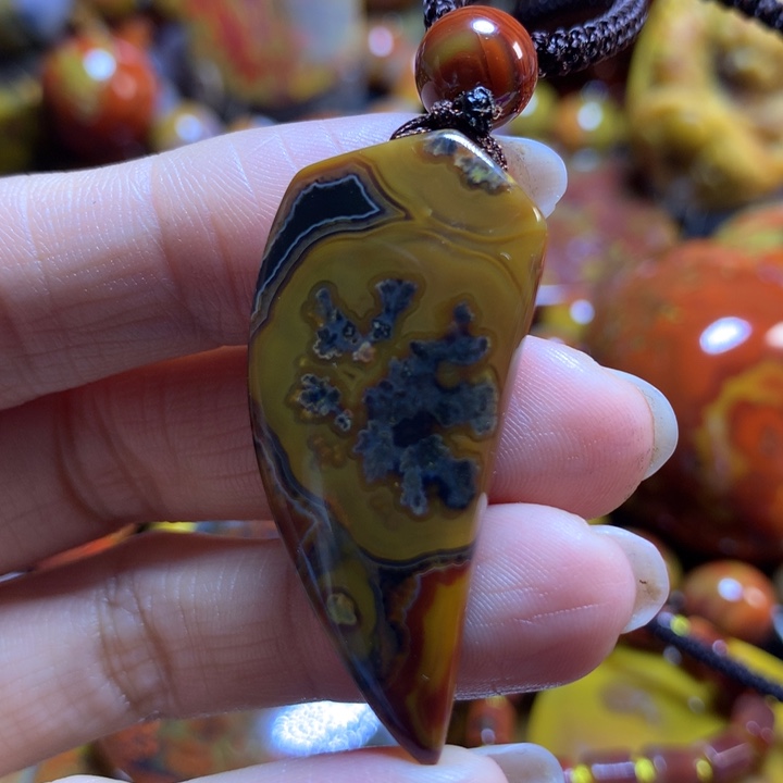 玛瑙/玉髓战国红吊坠未镶嵌