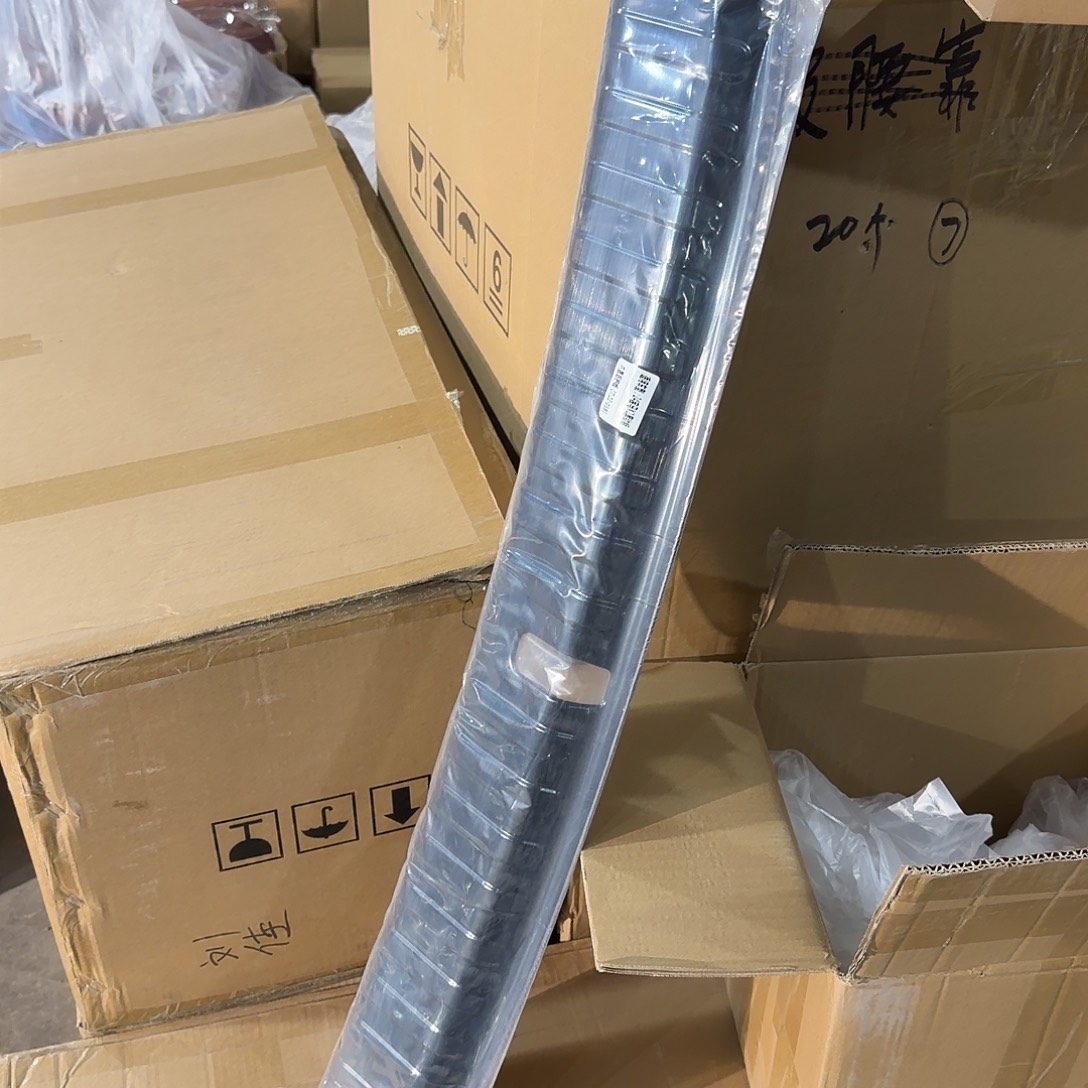 黑色尾门护板内宝马X1