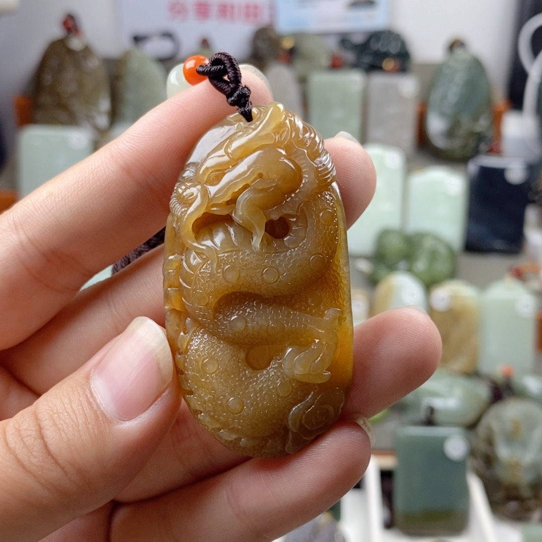 颈饰未镶嵌和田玉（糖玉）