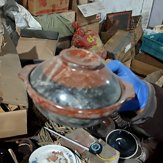 绿泥盘子碗茶壶啥都有