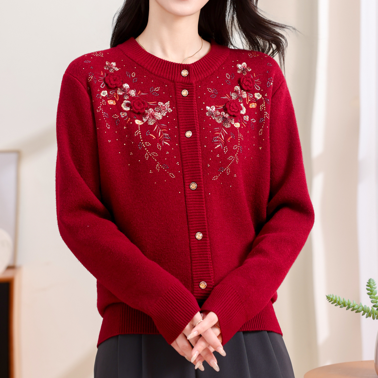 【加绒加厚】中老年妈妈秋冬加肥绣花针织开衫气质上衣保暖