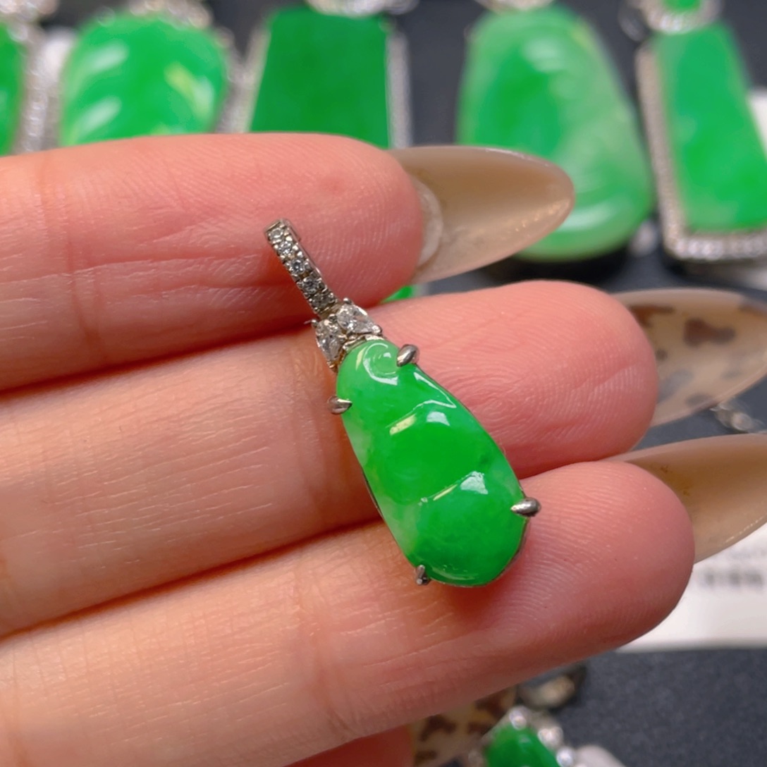 A***A翡翠银S925镶嵌颈饰