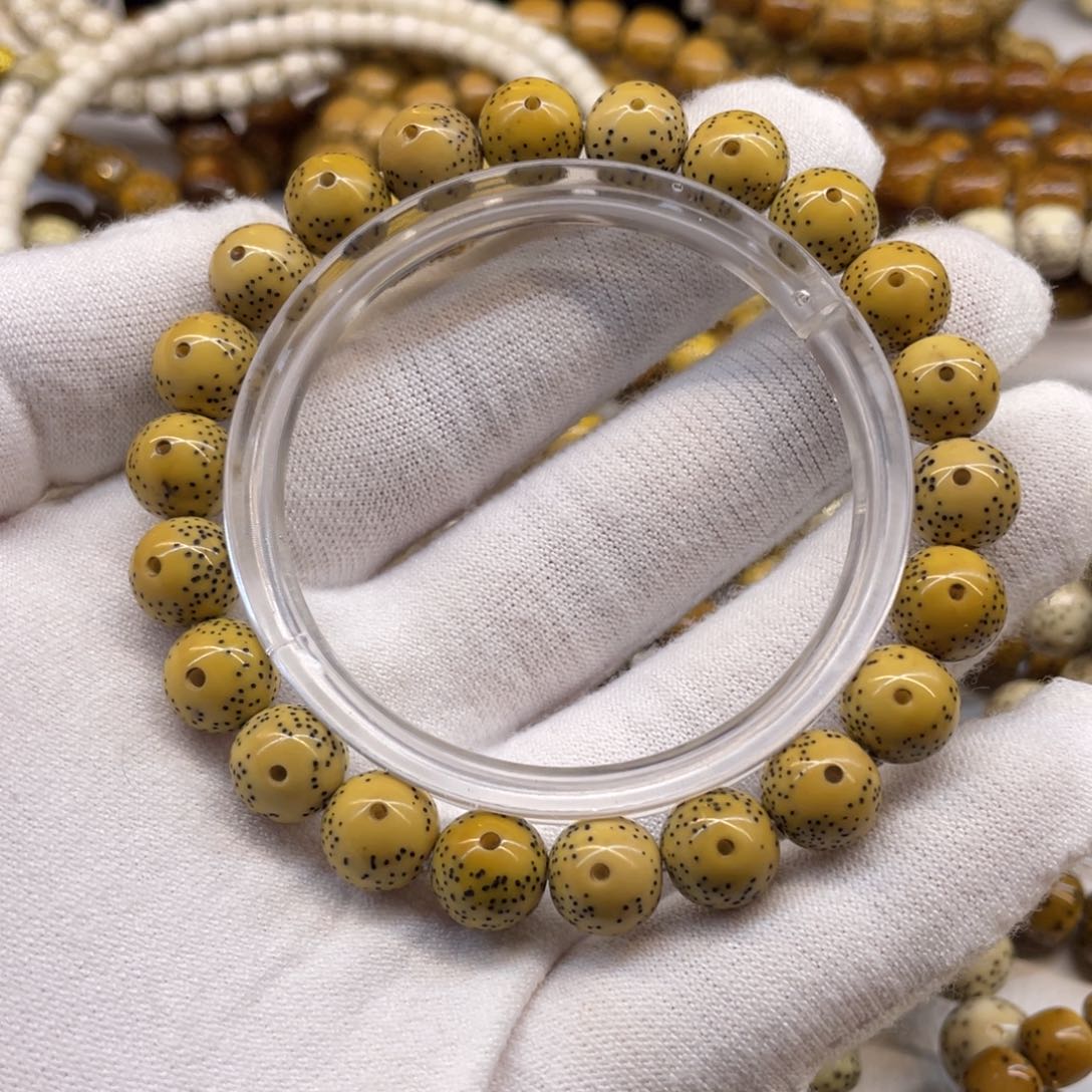 星月菩提吊坠鸡油黄10圆大眼睛