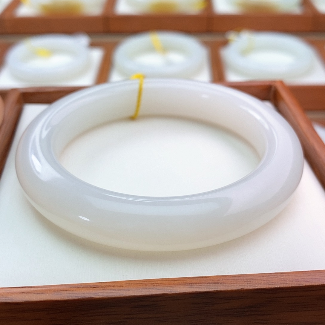 和田玉（白玉）手镯未镶嵌?****。