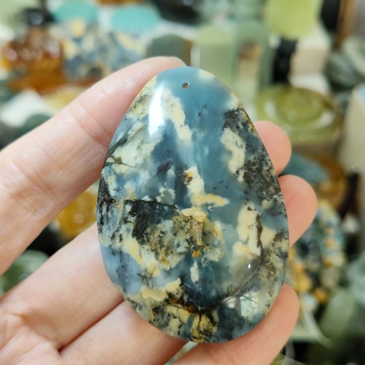 岫玉未镶嵌微瑕挂坠