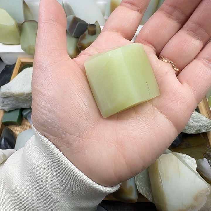 a***x和田玉未镶嵌颈饰