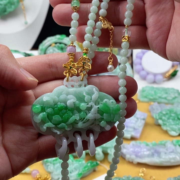 翡翠颈饰未镶嵌翡翠吊坠挂件