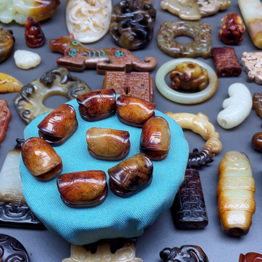 马***林和田玉未镶嵌颈饰