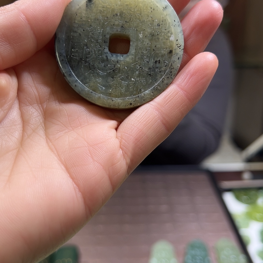 蛇纹石玉未镶嵌吊坠