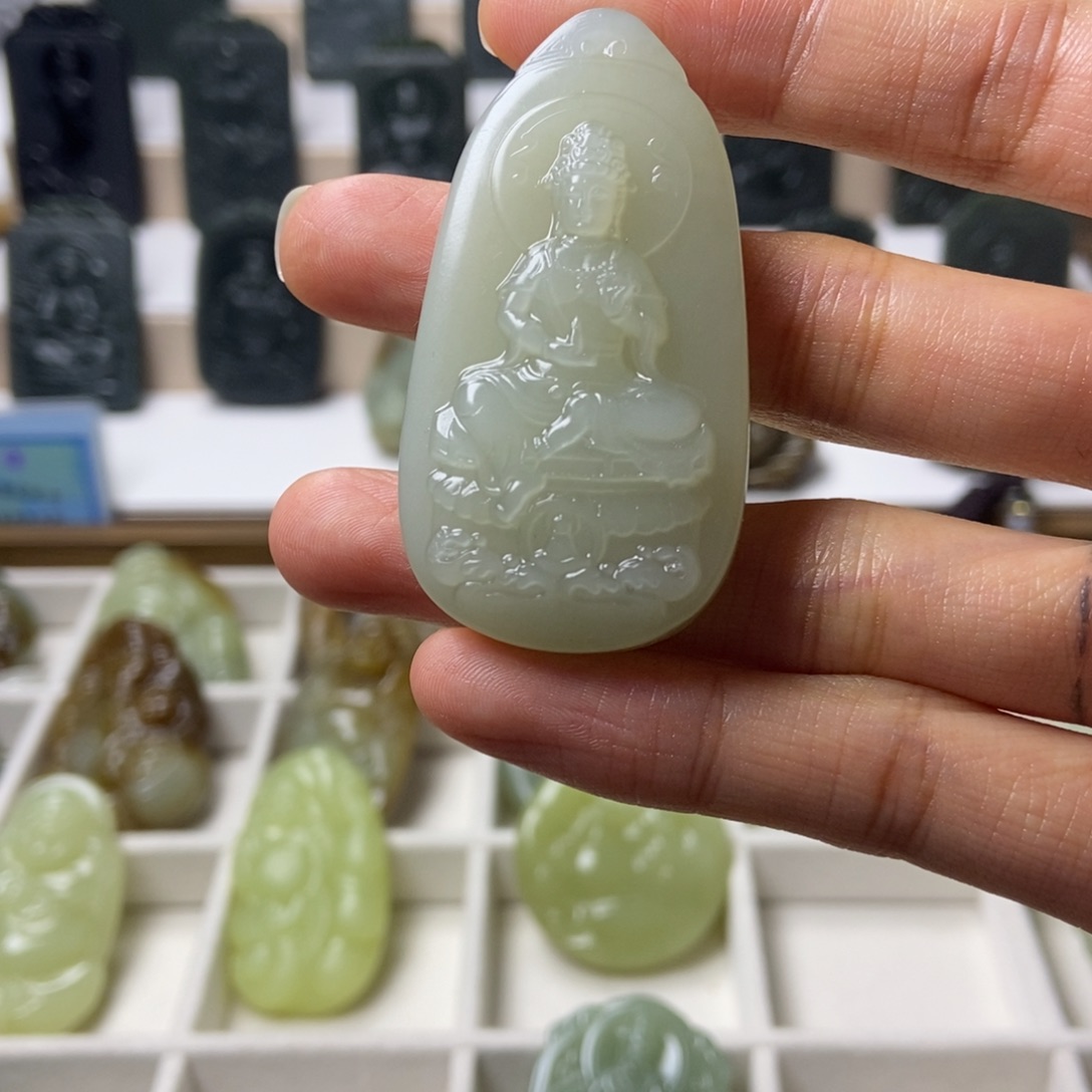 江***雨和田玉未镶嵌颈饰